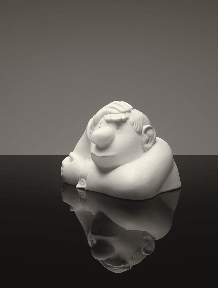 Loriot Skulptur "Der kleine Denker", Version in Porzellan
